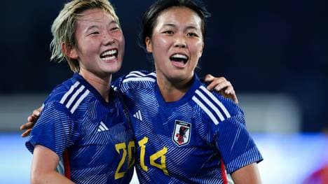 Tanikawa (r.) wechselt zum FC Bayern