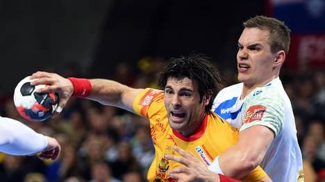 Spanien um Antonio Jesus Garcia (l.) steht vorzeitig in der Hauptrunde