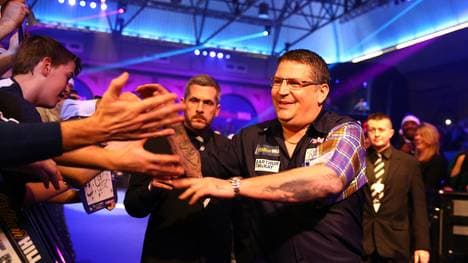Gary Anderson läuft zu "Jump Around" in den Alexandra Palace ein