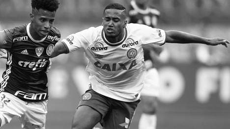 Matheus Biteco (r.) war auf der Passagierliste des verunglückten Flugzeugs