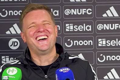 Diese Woltemade-Frage lässt Howe herzlich lachen