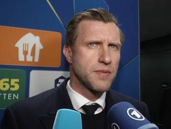 Markus Krösche hüllt sich in der Trainerfrage weiter in Schweigen. Einzig das Trainer-Duo für das Bundesliga-Spiel am Samstag stehe jetzt bereits fest. 