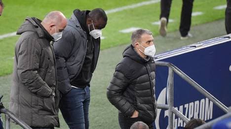 2021 noch in verantwortlichen Positionen, spielen sie alle keine Rolle mehr in der Zukunft bei S04: Mathias Schober, Gerald Asamoah und Peter Knäbel (von links)