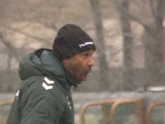 Vor dem Kracher gegen den FC Bayern schlägt der Werder-Coach Daniel Thioune einen deutlichen Ton an und verlangt maximale Intensität, volle Konzentration und keine Ausreden. 