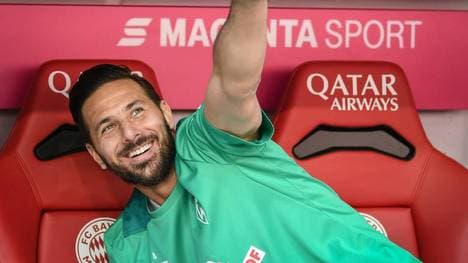 Der Markenbotschafter des FC Bayern Claudio Pizzaro spielte in seiner aktiven Karriere sowohl für Werder Bremen als auch für Bayern München