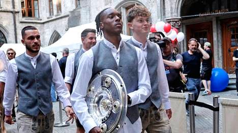 Mathys Tel (Mitte), Paul Wanner (r.) und Arijon Ibrahimovic sind derzeit verliehen