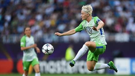 Nilla Fischer (rechts) trägt die Kapitänsbinde beim VfL Wolfsburg
