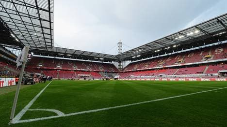 RheinEnergieStadion Stunden vor dem Spiel
