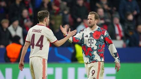 Josip Stanisic (l.) mit Harry Kane 