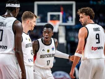 Moritz Wagner fehlt der deutschen Nationalmannschaft bei der Basketball-EM verletzungsbedingt. Dennoch ist ihm insbesondere an Dennis Schröder ein bemerkenswerter Wandel aufgefallen.