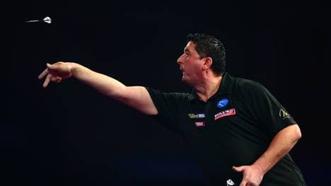 Mensur Suljovic spielt in der zweiten Runde gegen Ian White