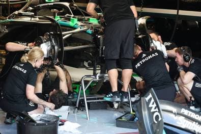 Technik-Krimi! Für Mercedes wird es immer enger