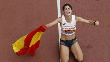 Die spanische Goldgewinnerin María Pérez war nach dem Rennen überwältigt von ihren Emotionen