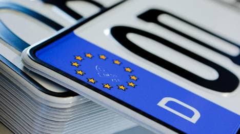 Autobesitzer können ein neues Fahrzeug künftig online anmelden - und dabei unter anderem auch ein Wunschkennzeichen angeben.