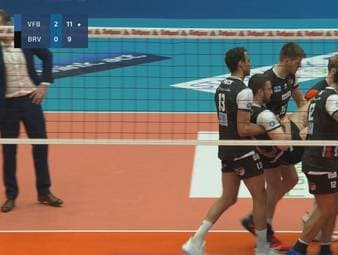 Drama in fünf Akten im ersten Spiel der Final-Playoffs um die Meisterschaft in der Volleyball-Bundesliga. Nach 2:0-Führung gelingt den Berlin Recycling Volleys ein bärenstarkes Comeback gegen Rekordmeister VfB Friedrichshafen. 