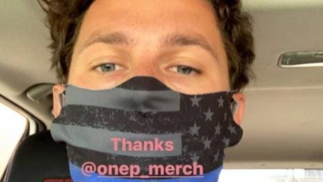 Max Kepler mit der fragwürdigen BlueLivesMatter-Maske