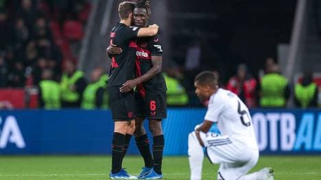 Odilon Kossounou verdrängt bei Bayer Leverkusen Bayern-Leihgabe Stanisic auf die Bank