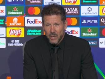 Trotz einer Niederlage im Rückspiel schafft es Atlético Madrid, sich im Champions-League-Viertelfinale gegen den FC Barcelona durchzusetzen und zieht damit ins Halbfinale ein. Nach dem Spiel zeigt sich Diego Simeone in der Pressekonferenz voller Stolz und findet deutliche Worte des Lobes für seine Mannschaft.
