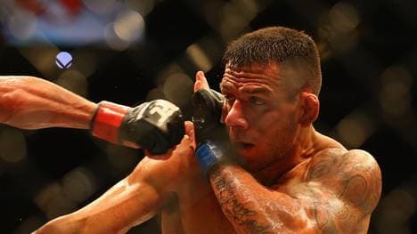 Rafael dos Anjos wird am 5. März nicht gegen Conor McGregor antreten