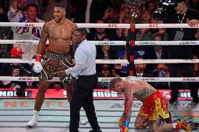 Joshua schlägt Paul im umstrittenen Box-Spektakel k.o.