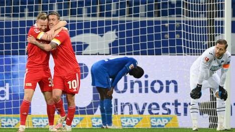 Max Kruse verwandelt gegen die TSG Hoffenheim seinen 15. Elfmeter