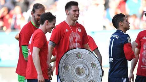Niklas Süle (M.) feierte seine erste Meisterschaft
