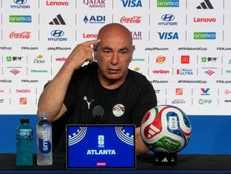 Nach dem dramatischen 2:3 gegen Argentinien wittert Ägypten-Trainer Hossam Hassan eine Verschwörung gegen sein Team. Insbesondere den Schiedsrichter François Letexier kritisiert er scharf.
