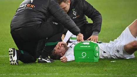 Christoph Kramer muss in Augsburg nach einem Kopftreffer ausgewechselt werden