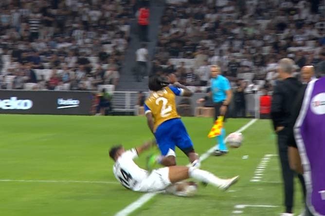 12 Sekunden! Rüpel-Rot gegen Ex-Bundesliga-Profi