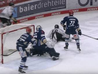 Knapper Start in die Viertelfinal-Serie zwischen den Schwenninger Wild Wings und den Kölner Haien. Unter Pfeifkonzert entscheiden die Kölner das erste Kräftemessen für sich.