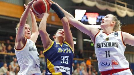 Leonie Fiebich (Deutschland, 13) und Marie Gülich (11) fahren mit zur Basketball-EM