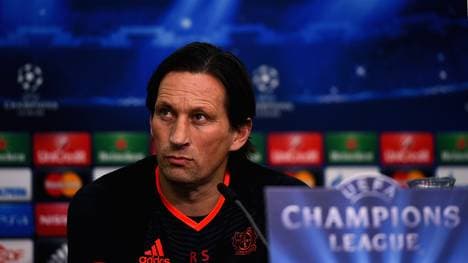 Roger Schmidt von Bayer Leverkusen bei der Pressekonferenz vor dem Spiel in der Champions League gegen Atletico Madrid