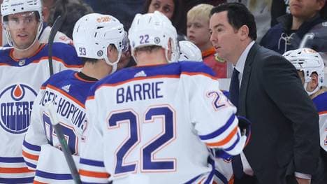 Woodcroft (r.) ist nicht länger Trainer der Oilers