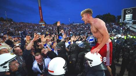 Karlsruher SC v Hamburger SV - Bundesliga Playoff Second Leg