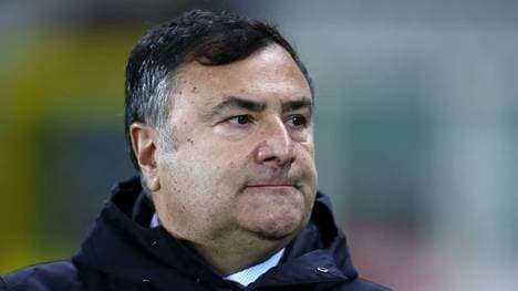 Fiorentina-Geschäftsführer Joe Barone musste ins Krankenhaus geflogen werden