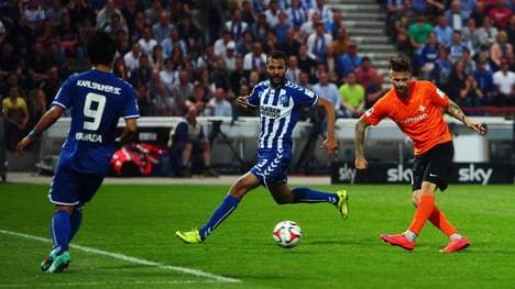Tobias Kempe erzielt im Spiel Karlsruher SC v SV Darmstadt 98  - 2. Bundesliga den Siegtreffer