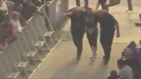 Rey Mysterio verließ WWE SmackDown humpelnd