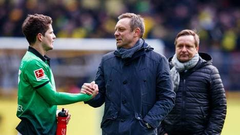 Pirmin Schwegler (l.) bleibt Hannover 96 erhalten