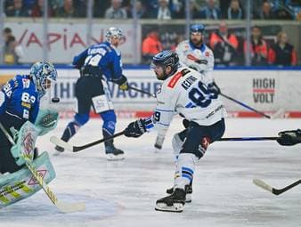 DEL: Spitzenreiter Ingolstadt rutscht beim Tabellenletzten aus