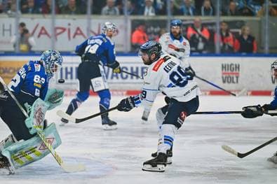 DEL: Spitzenreiter Ingolstadt rutscht beim Tabellenletzten aus