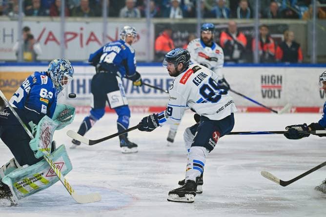 DEL: Spitzenreiter Ingolstadt rutscht beim Tabellenletzten aus