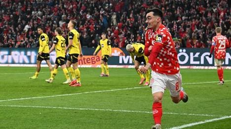 Der Mainzer Paul Nebel feiert sein Tor zum 3:1 gegen den BVB
