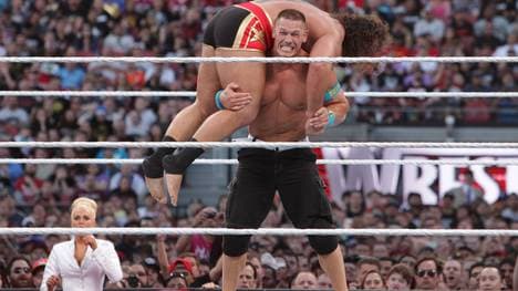 Bei WWE bekämpfte John Cena 2015 Rusev als russischen Bösewicht