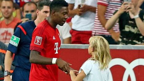 David Alaba half einem Kind, das sich verirrt hatte