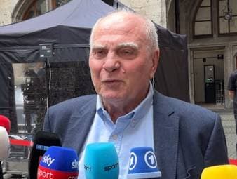 Uli Hoeneß äußert sich am Rande der Meisterfeier zur Causa Neuer - und gerät in einen kleinen Schlagabtausch mit SPORT1-Chefreporter Stefan Kumberger.
