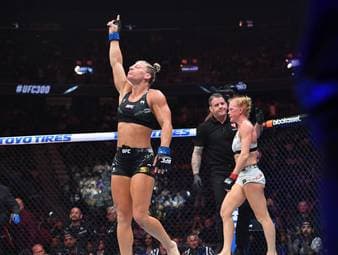 Olympia-Legende schlägt erfolgreich bei der UFC ein!