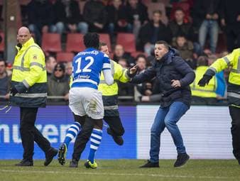 Eklat in Holland: Fans prügeln sich mit Spielern