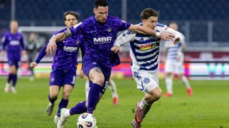 Laufduell beim Spiel MSV Duisburg gegen Erzgebirge Aue