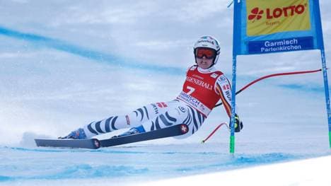 Viktoria Rebensburg verletzt sich bei ihrem Sturz offenbar nicht schwer