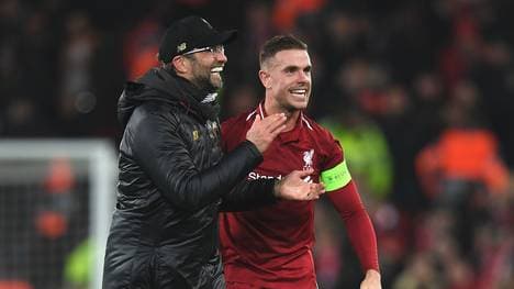 Trainer Jürgen Klopp (l.) hat mit dem FC Liverpool keins der ersten 19 Liga-Spiele verloren
